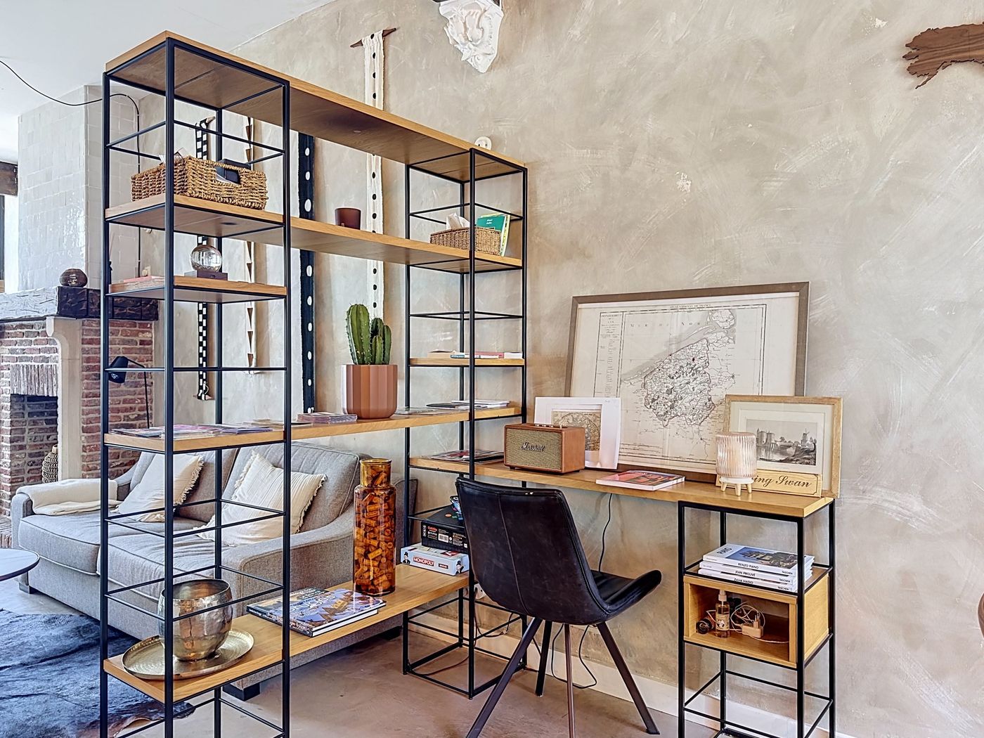 Books, games and the guest desk